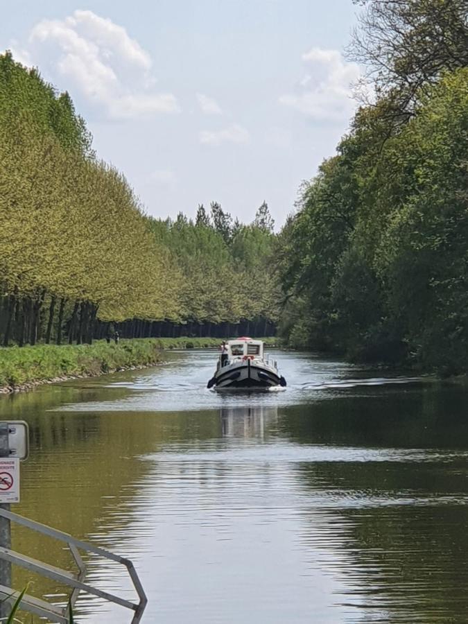 Aux Lits Du Canal Josselin Exterior photo